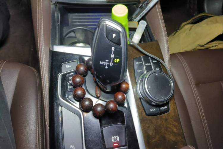 Used BMW 5 Series 2019 525Li Luxury Package Gear Lever