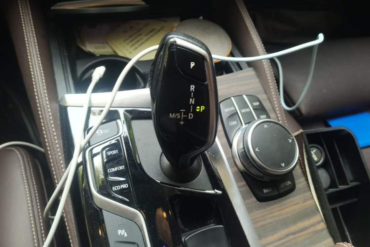 Used BMW 5 Series 2019 540Li Executive Edition Gear Lever
