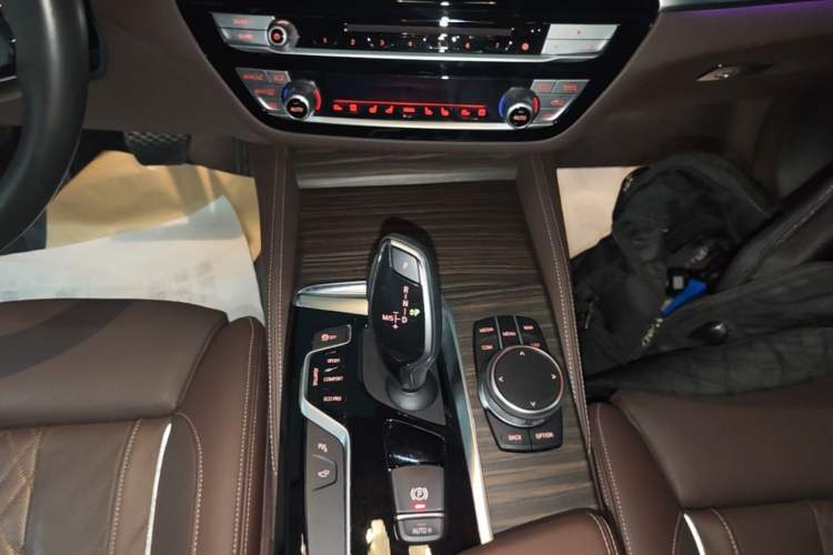 Used BMW 5 Series 2019 Revised 540Li Executive Edition Gear Lever