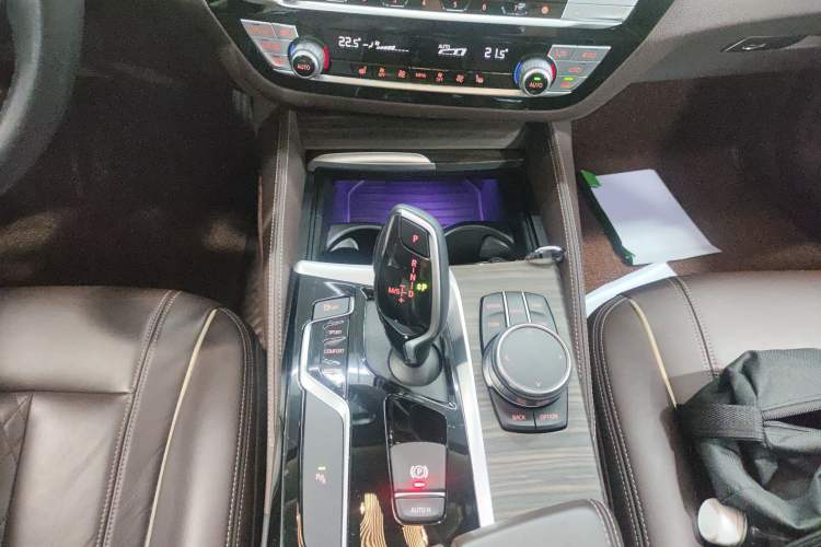 Used BMW 5 Series 2019 Facelifted 530Li Leading Edition Luxury Package Gear Lever