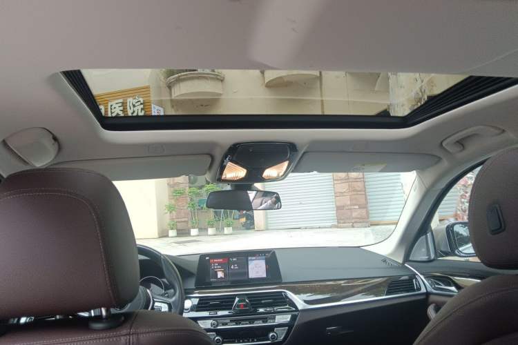 Used BMW 5 Series 2019 Facelifted 525Li Luxury Package Headliner