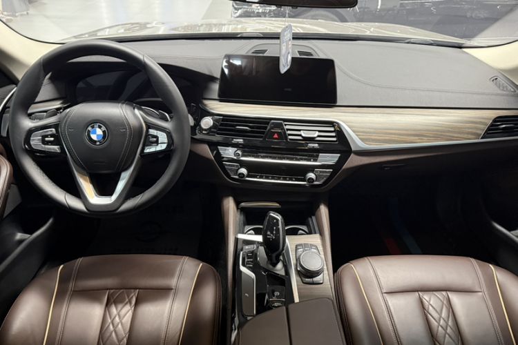 Used BMW 5 Series 2019 530Li Leading Model Luxury Package Interior 1