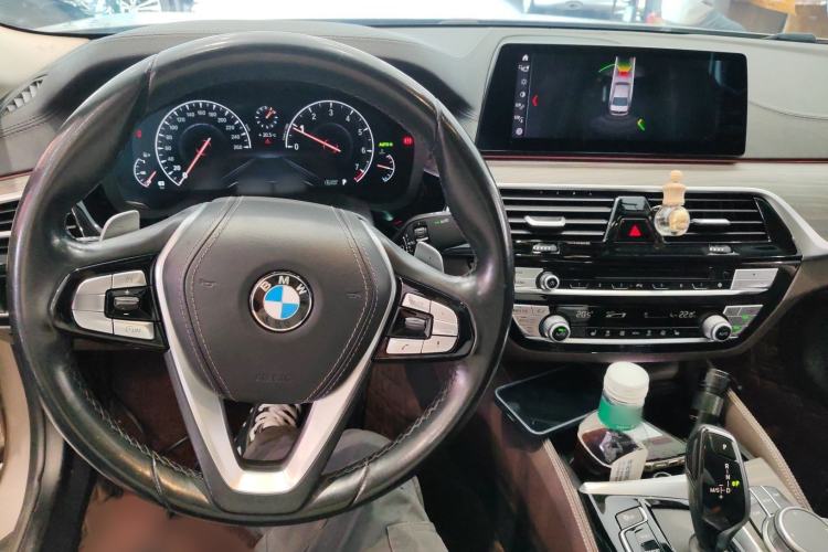 Used BMW 5 Series 2019 530Li Leading Model Luxury Package Interior 2