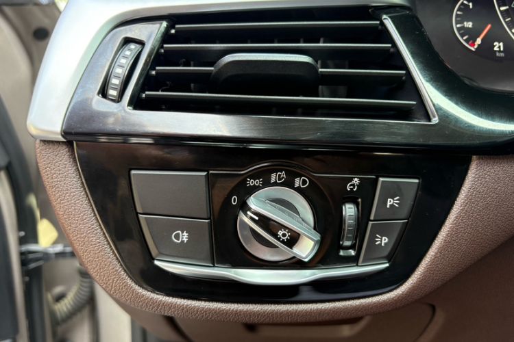 Used BMW 5 Series 2019 Facelifted 530Li Luxury Edition Premium Package Interior 3