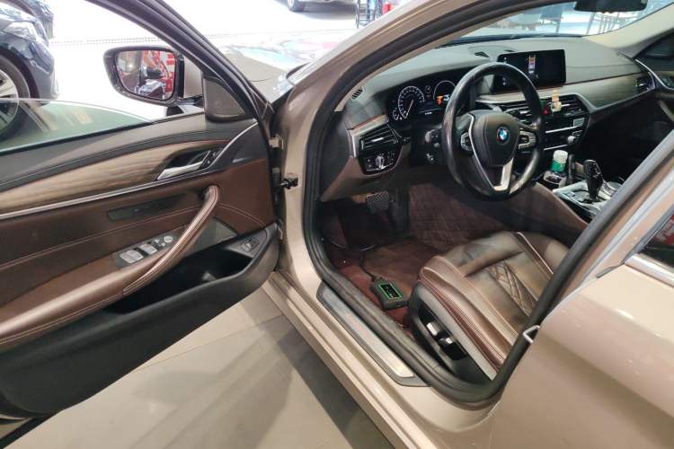 Used BMW 5 Series 2019 530Li Leading Model Luxury Package Interior 3