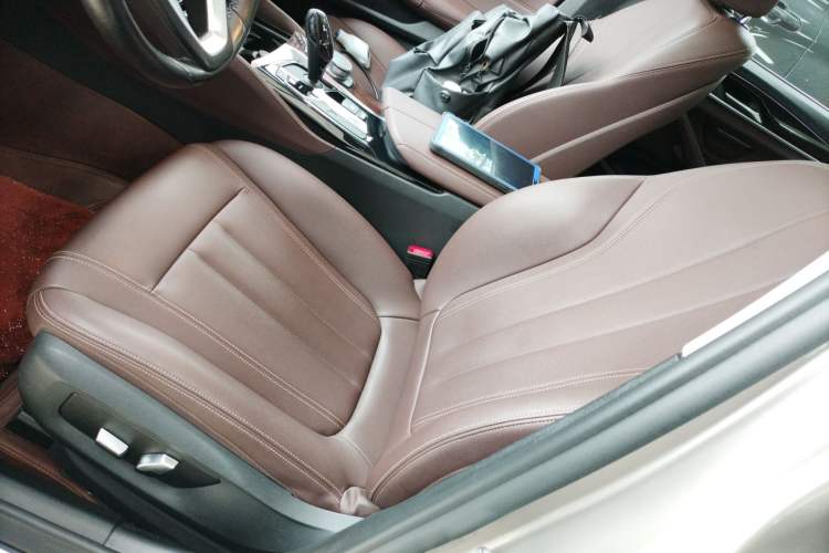 Used BMW 5 Series 2019 525Li Luxury Package Left Front Seat