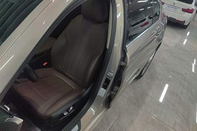 Used BMW 5 Series 2019 525Li Luxury Package Left Front Seat