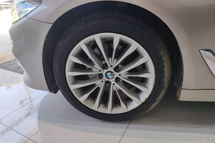 Used BMW 5 Series 2019 Facelifted 525Li Luxury Package Left Front Wheel Hub