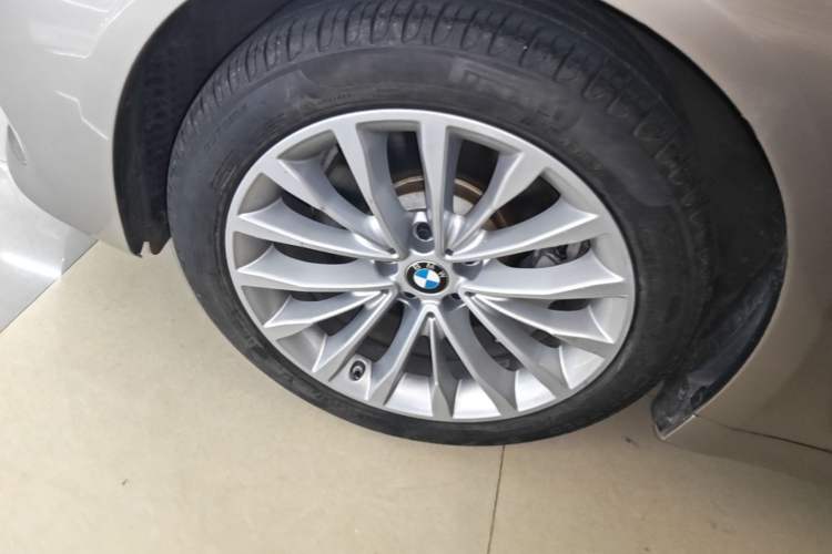 Used BMW 5 Series 2019 Facelifted 530Li Leading Edition Luxury Package Left Front Wheel Hub