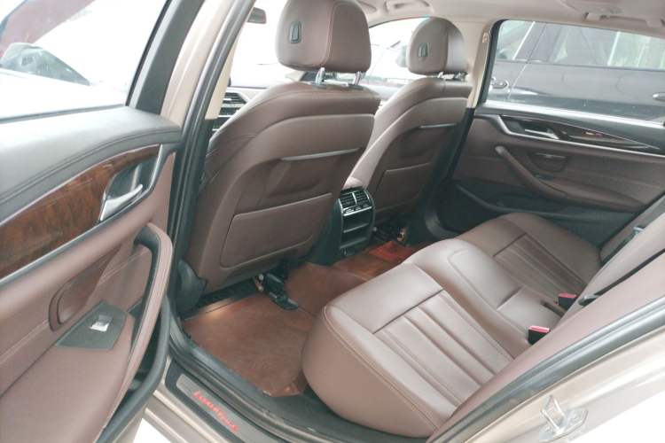 Used BMW 5 Series 2019 525Li Luxury Package Left Rear Seat