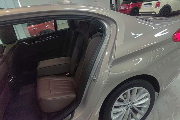 Used BMW 5 Series 2019 525Li Luxury Package Left Rear Seat