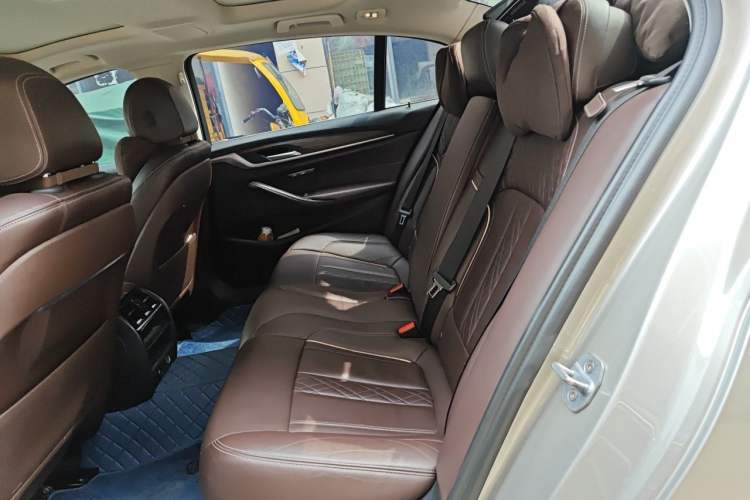 Used BMW 5 Series 2019 530Li Leading Model Luxury Package Left Rear Seat