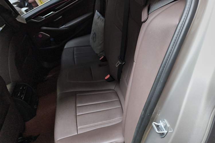 Used BMW 5 Series 2019 525Li Luxury Package Left Rear Seat