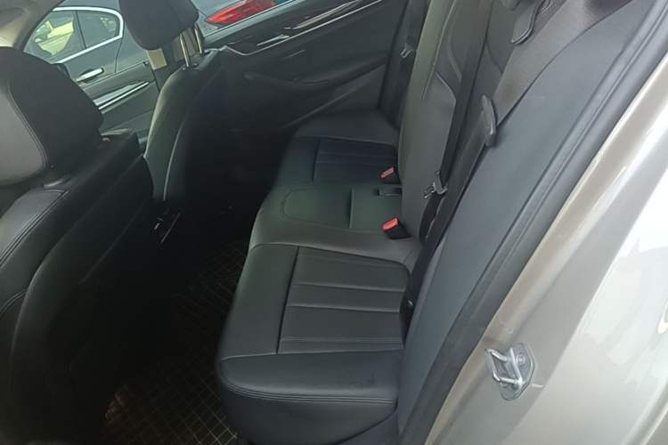 Used BMW 5 Series 2019 525Li Luxury Package Left Rear Seat