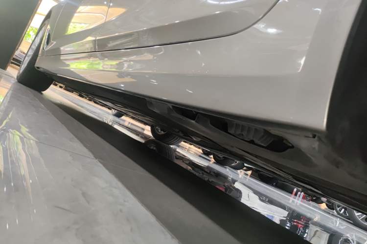 Used BMW 5 Series 2019 Facelifted 530Li Leading Edition Luxury Package Left Side Sill