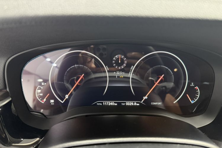 Used BMW 5 Series 2019 530Li Leading Model Luxury Package Odometer Close Up