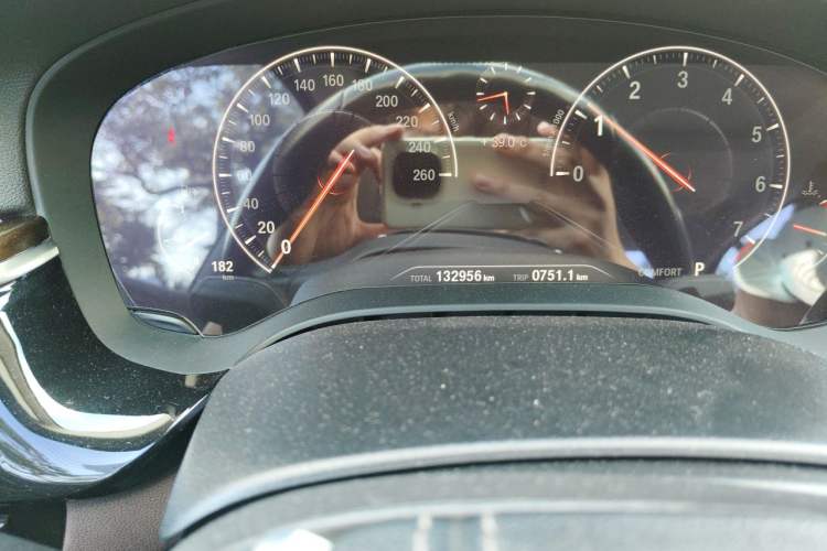 Used BMW 5 Series 2019 525Li Luxury Package Odometer Close Up