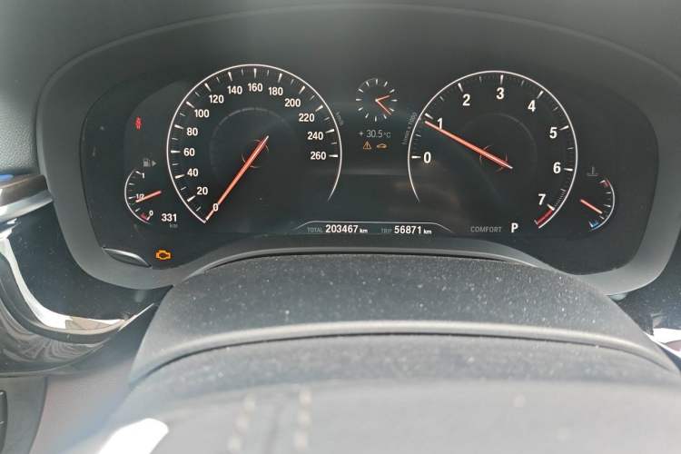 Used BMW 5 Series 2019 525Li Luxury Package Odometer Close Up
