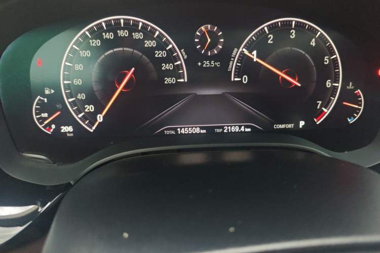 Used BMW 5 Series 2019 Facelifted 525Li Luxury Package Odometer Close Up