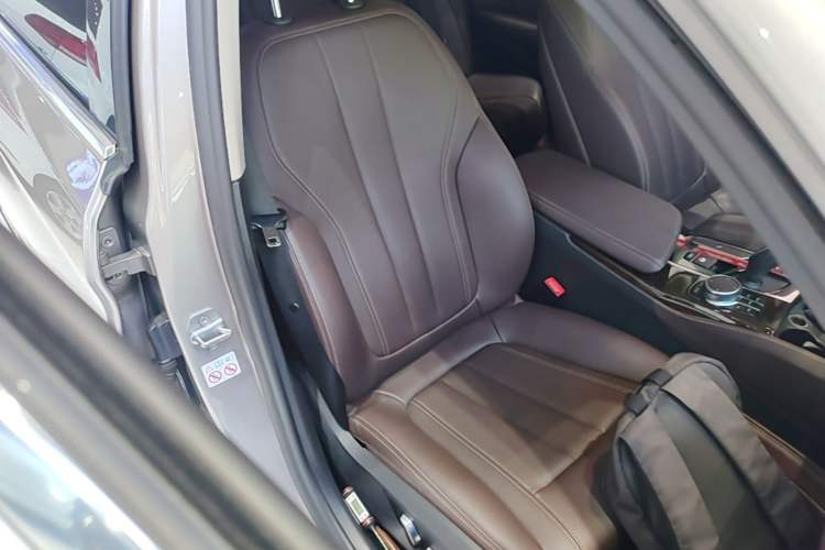 Used BMW 5 Series 2019 Facelifted 525Li Luxury Package Right Front Seat