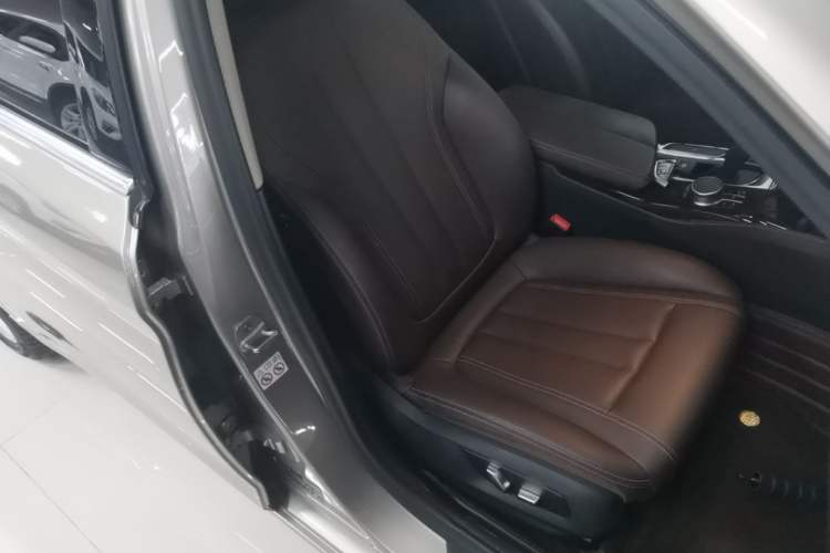 Used BMW 5 Series 2019 Facelifted 525Li Luxury Package Right Front Seat