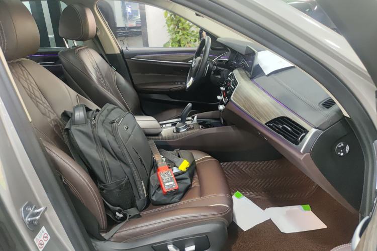 Used BMW 5 Series 2019 Facelifted 530Li Leading Edition Luxury Package Right Front Seat