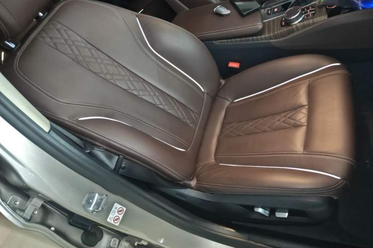 Used BMW 5 Series 2019 Facelifted 530Li Leading Edition Luxury Package Right Front Seat