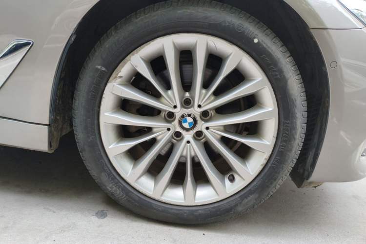 Used BMW 5 Series 2019 525Li Luxury Package Right Front Wheel Hub