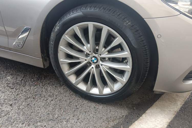Used BMW 5 Series 2019 Facelifted 525Li Luxury Package Right Front Wheel Hub