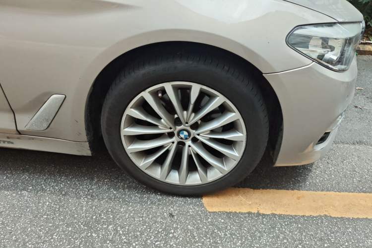 Used BMW 5 Series 2019 525Li Luxury Package Right Front Wheel Hub