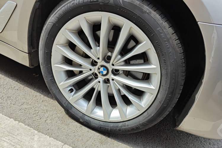 Used BMW 5 Series 2019 530Li Leading Model Luxury Package Right Front Wheel Hub