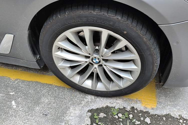 Used BMW 5 Series 2019 525Li Luxury Package Right Front Wheel Hub
