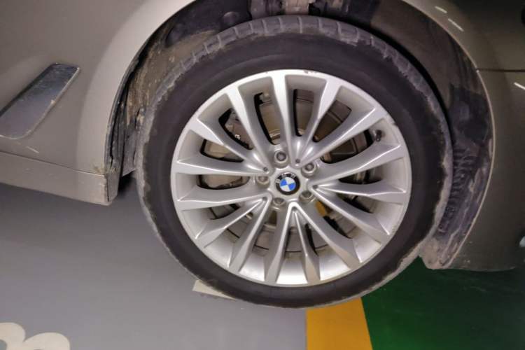 Used BMW 5 Series 2019 525Li Luxury Package Right Front Wheel Hub