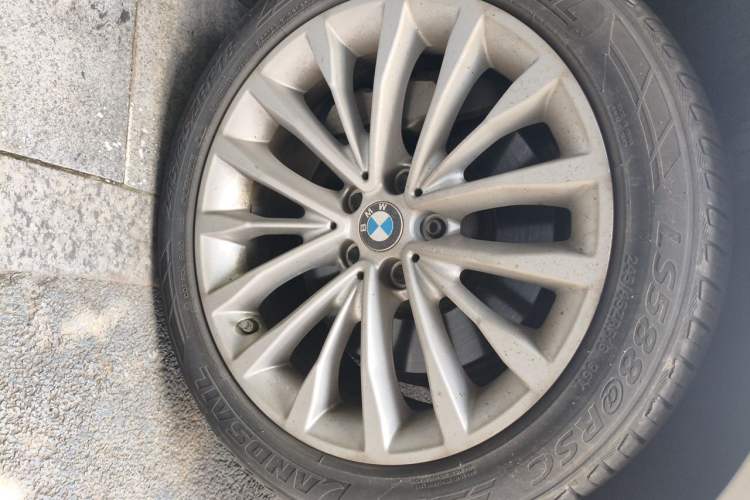 Used BMW 5 Series 2019 Facelifted 530Li Leading Edition Luxury Package Right Front Wheel Hub