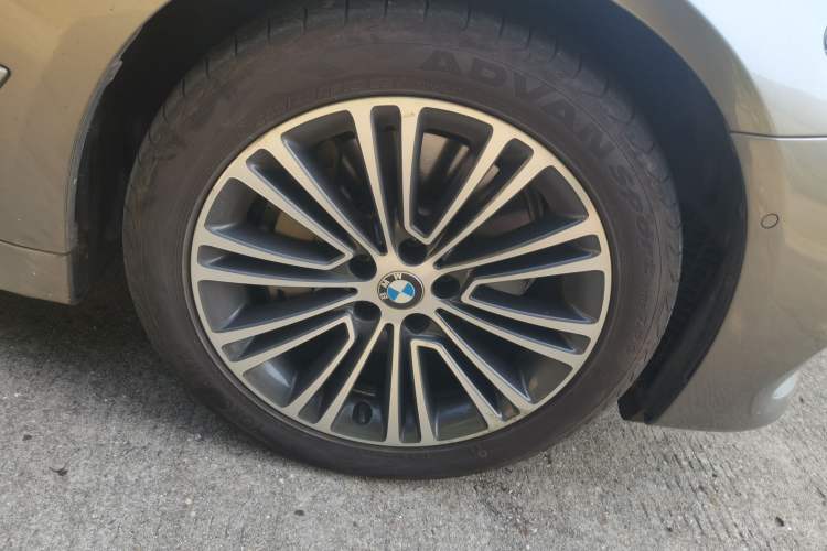 Used BMW 5 Series 2019 540Li Executive Edition Right Front Wheel Hub