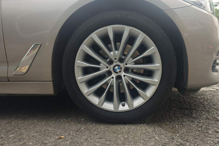 Used BMW 5 Series 2019 Facelifted 525Li Luxury Package Right Front Wheel Hub