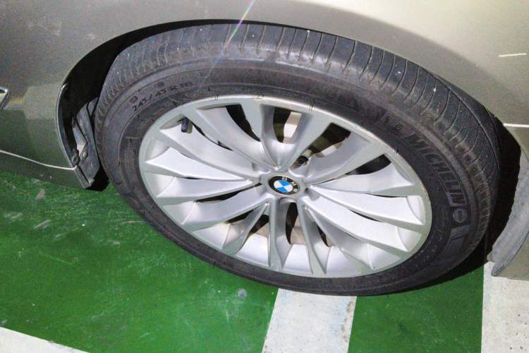 Used BMW 5 Series 2019 530Li Leading Model Luxury Package Right Front Wheel Hub