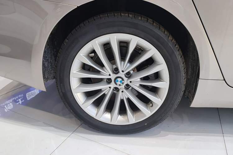 Used BMW 5 Series 2019 Facelifted 525Li Luxury Package Right Rear Wheel Hub