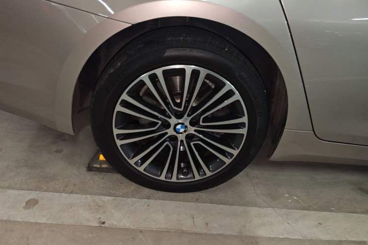Used BMW 5 Series 2019 Revised 540Li Executive Edition Right Rear Wheel Hub