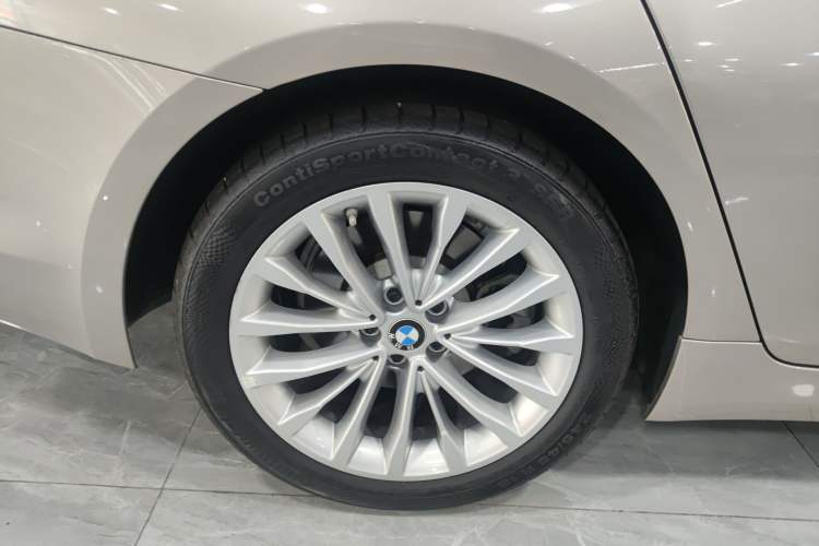 Used BMW 5 Series 2019 Facelifted 530Li Leading Edition Luxury Package Right Rear Wheel Hub