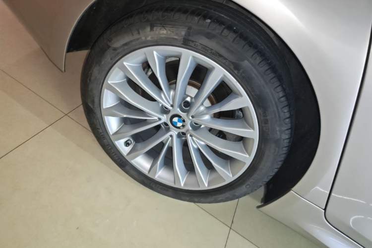 Used BMW 5 Series 2019 Facelifted 530Li Leading Edition Luxury Package Right Rear Wheel Hub
