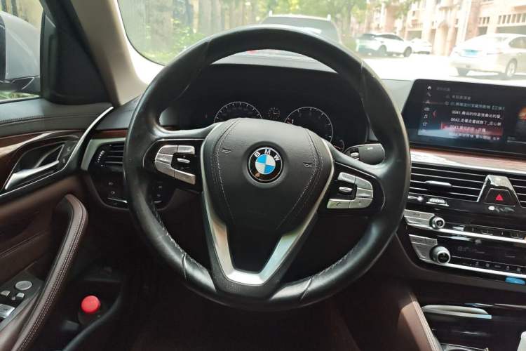 Used BMW 5 Series 2019 525Li Luxury Package Steering Wheel