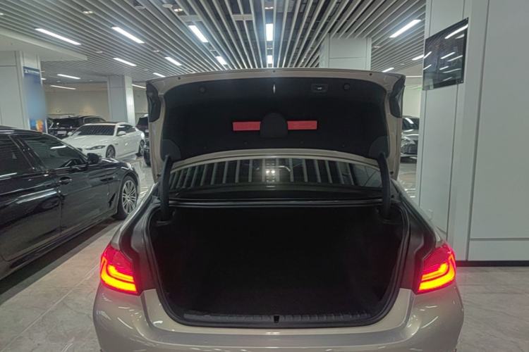 Used BMW 5 Series 2019 525Li Luxury Package Trunk