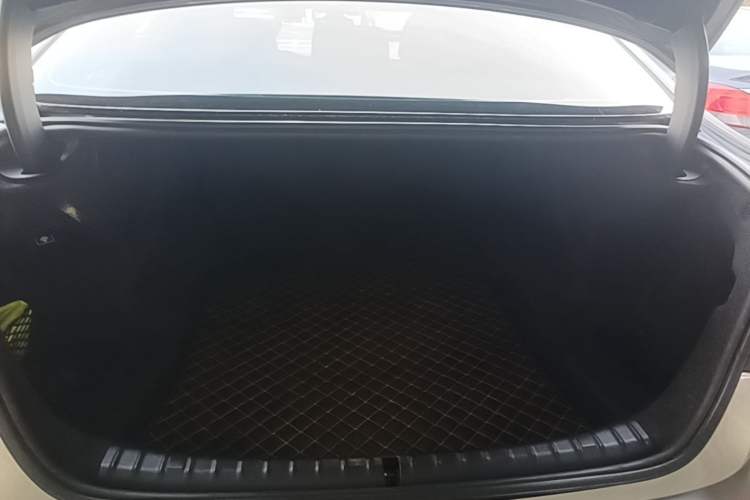 Used BMW 5 Series 2019 525Li Luxury Package Trunk