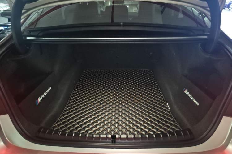 Used BMW 5 Series 2019 Facelifted 530Li Leading Edition Luxury Package Trunk