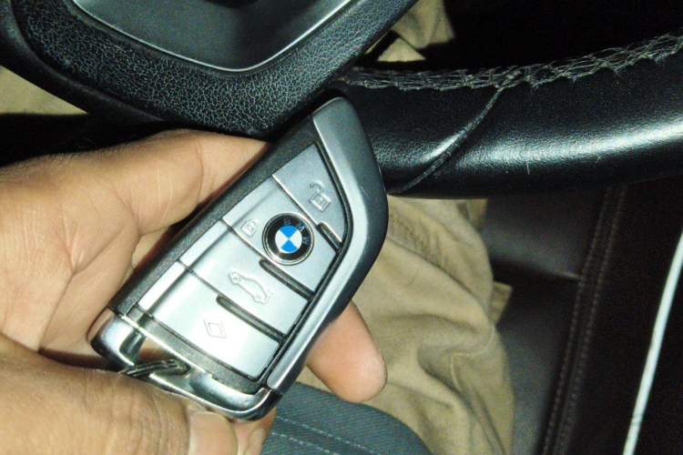 Used BMW 5 Series 2019 530Li Leading Model Luxury Package Vehicle Key