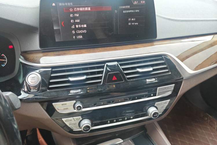 Used BMW 5 Series 2019 525Li Luxury Package Audio And AC Panel