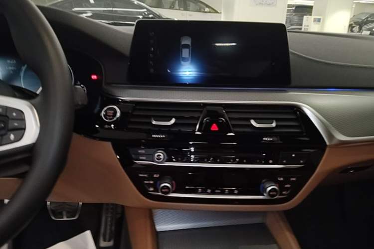 Used BMW 5 Series 2019 525i M Sport Package Audio And AC Panel