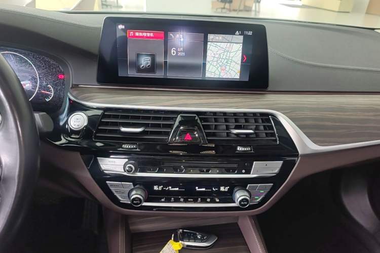 Used BMW 5 Series 2019 Facelifted 530Li Leading Edition Luxury Package Audio And AC Panel