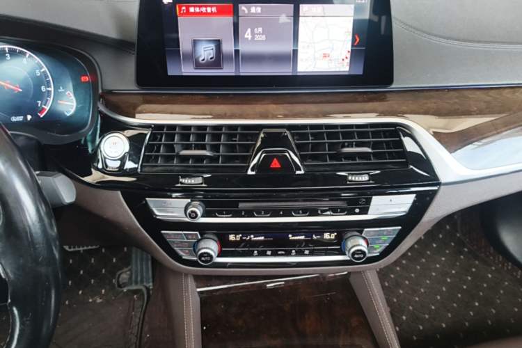 Used BMW 5 Series 2019 525Li Luxury Package Audio And AC Panel